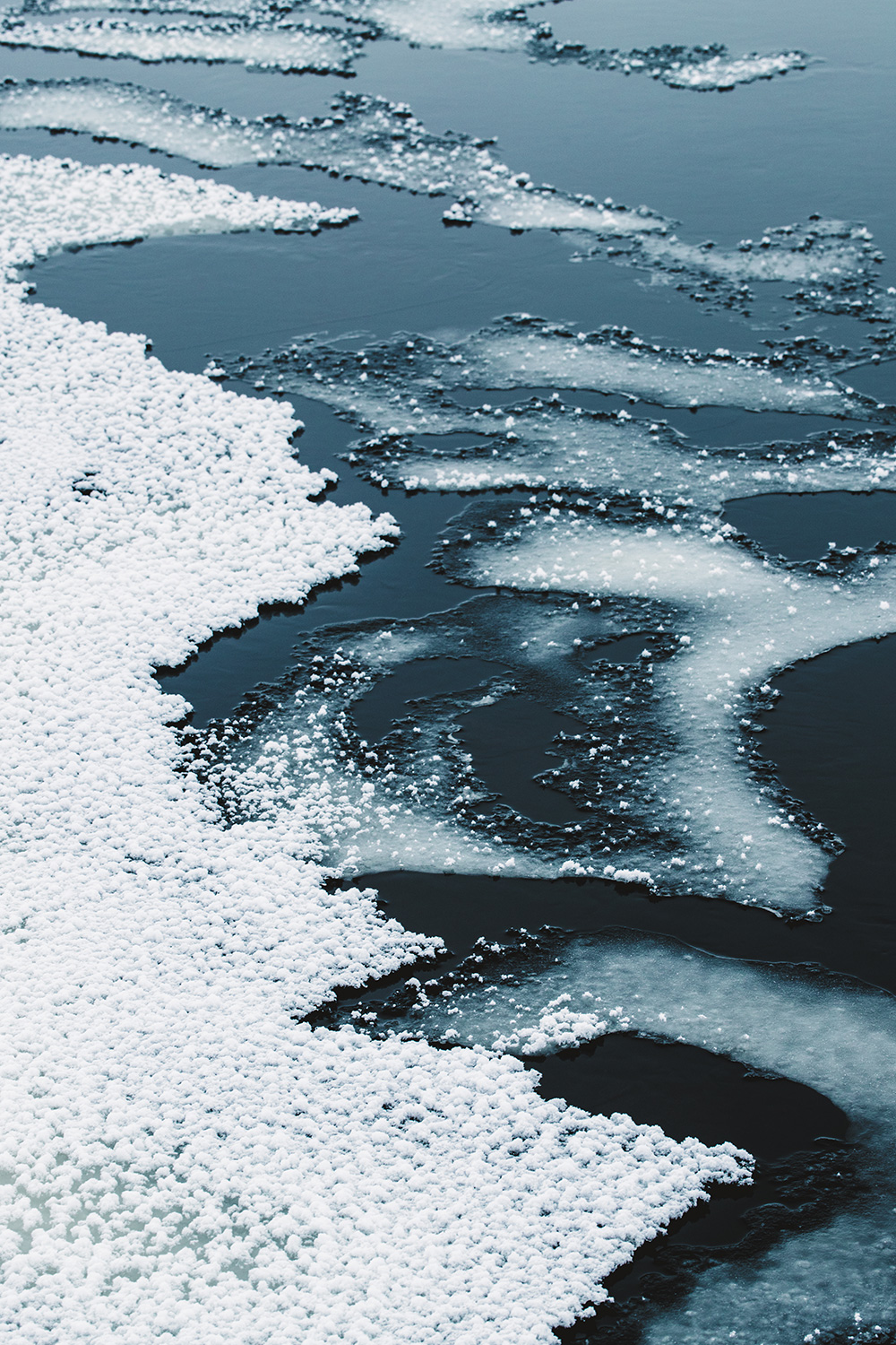 Raphaelle Monvoisin iceland lapland ashen landscape winter wildscape white grey snow photography