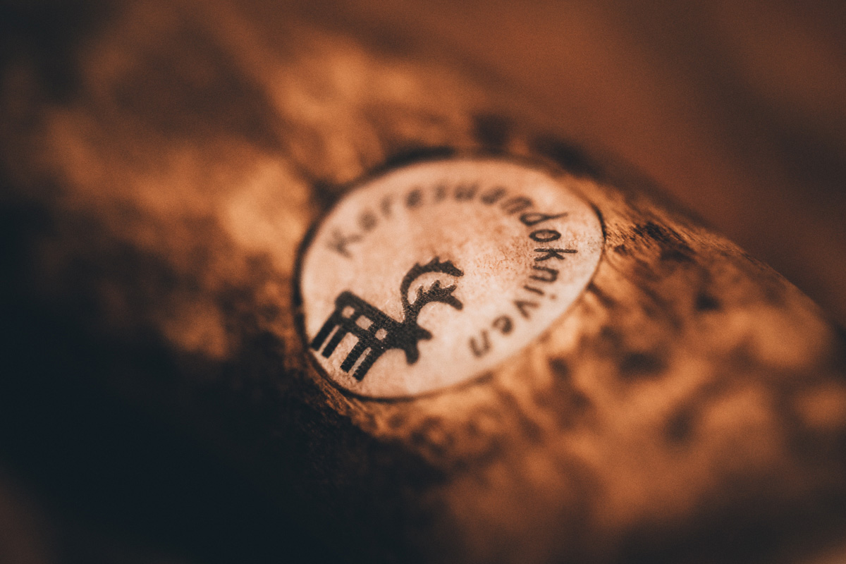 Karesuando Kniven handcraft detail reindeer on the wood